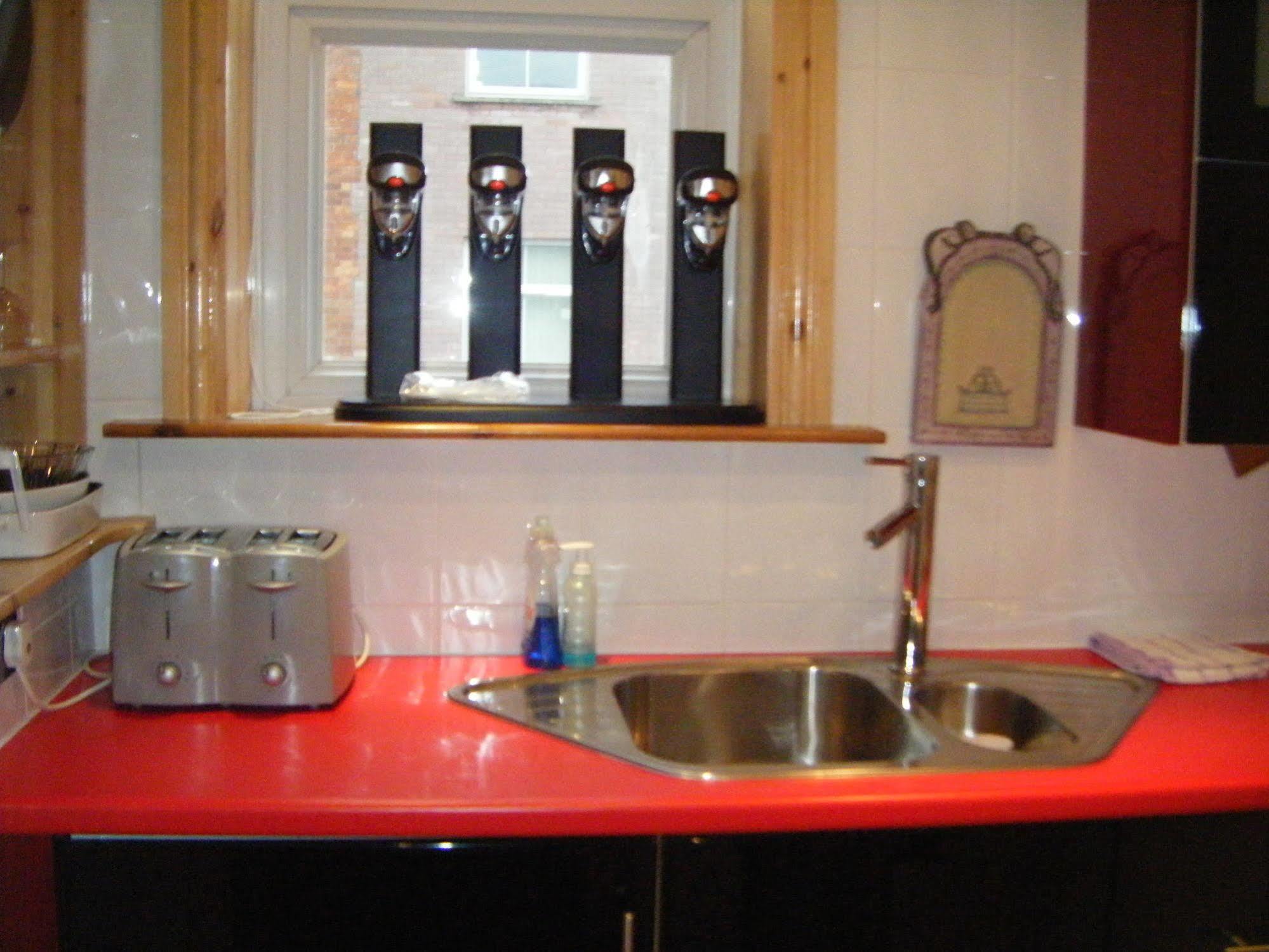 F3 2 Bedroomed Town House - Free Parking - Super 150 Mbps Wifi Near Gavin N Stacey Film House - 1 Free Dog Allowed Барри Экстерьер фото
