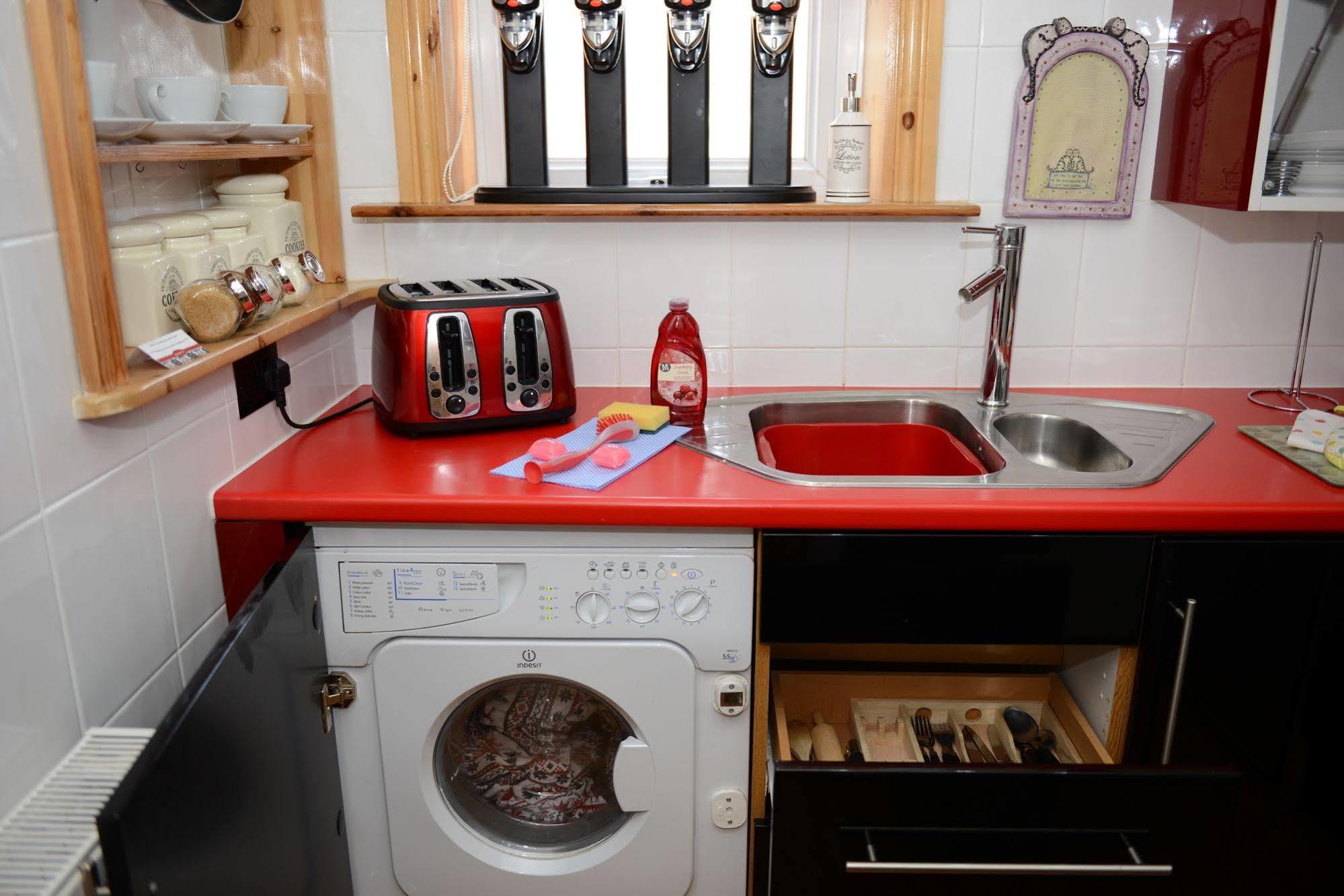 F3 2 Bedroomed Town House - Free Parking - Super 150 Mbps Wifi Near Gavin N Stacey Film House - 1 Free Dog Allowed Барри Экстерьер фото